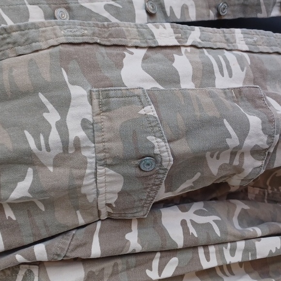 Allsaints Camo Green cropped shirt jacket, Distressed Hem, Oversized, 24" PTP - Picture 3 of 8